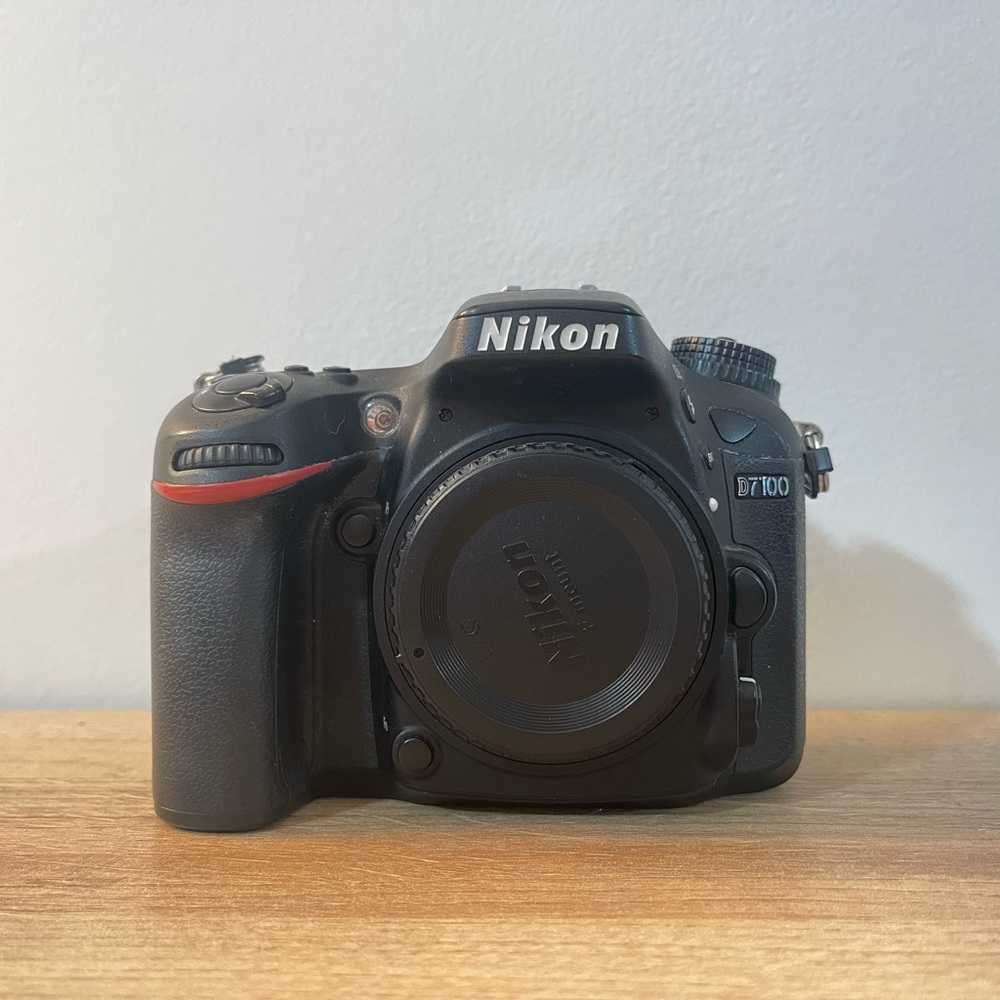 Nikon D7100 DSLR Camera - BODY ONLY